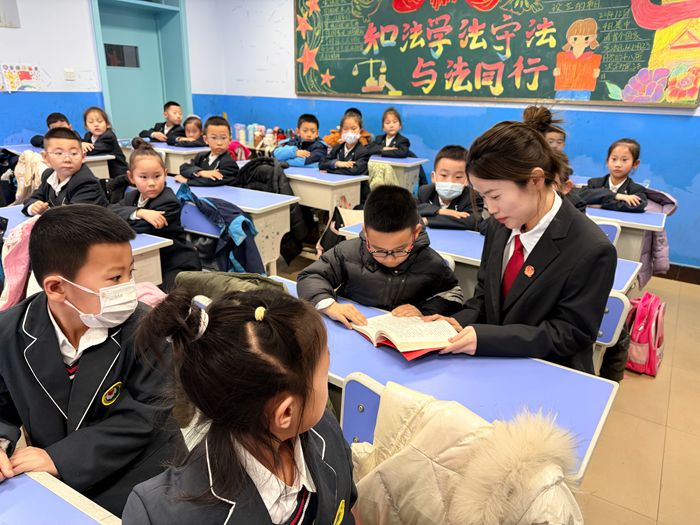 ����ͯ�Ļ��ɳ������ֿ��ط�Ժ�߽�У԰��չ�շ������