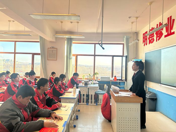 �ܾ�У԰���� ���λ����ഺ